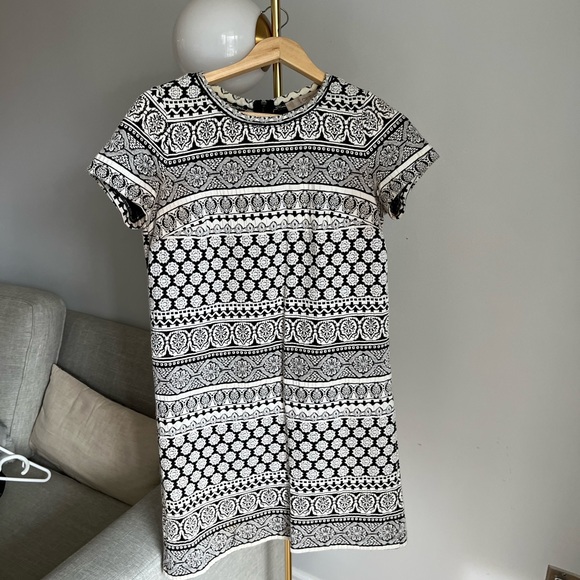 LOFT Dresses & Skirts - Loft patterned shift dress